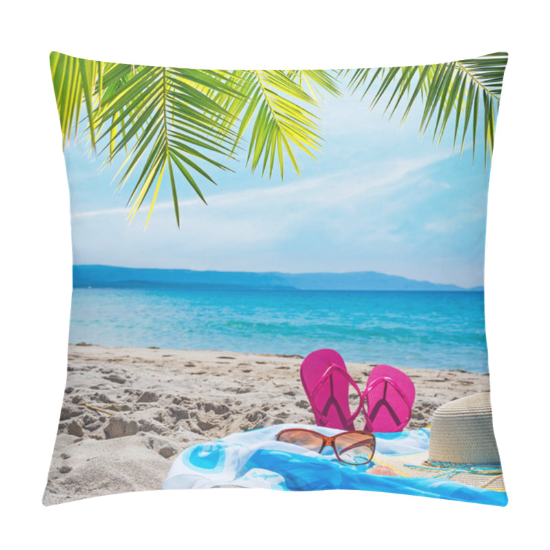 Personality  Summer Objects Under A Palm Tree Pillow Covers