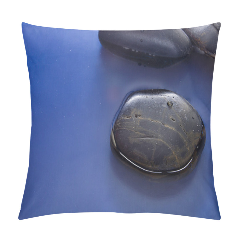 Personality  Smooth Stones In Water Pillow Covers