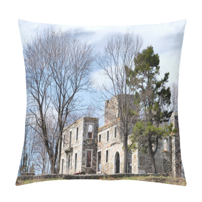 Personality  Goddard Ruins Pillow Covers