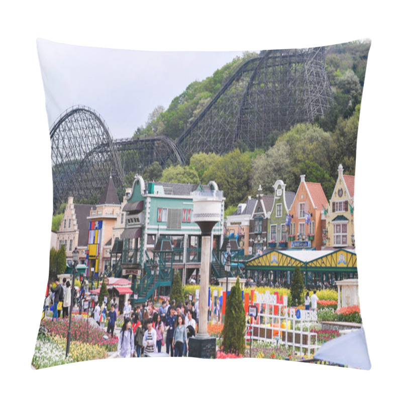 Personality  SEOUL,SOUTH KOREA-APR 24 ,2019: Everland Resort Is A Theme Park And Vacation Resort Located In Yongin. The Most Famous Amusement Park In South Korea. Pillow Covers