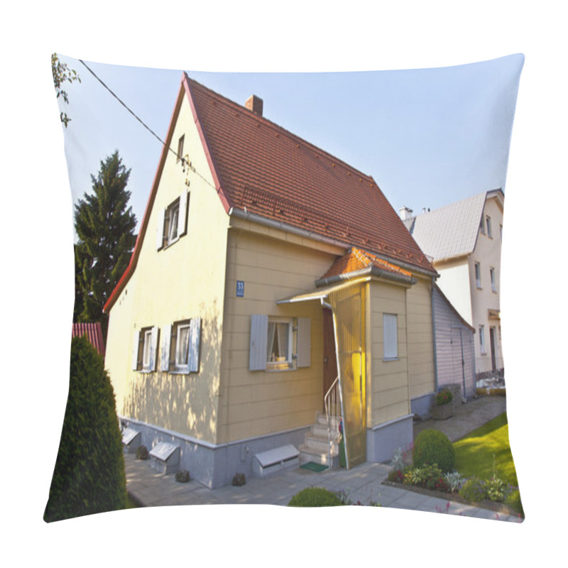 Personality  Housing Area In A Suburban Street Pillow Covers