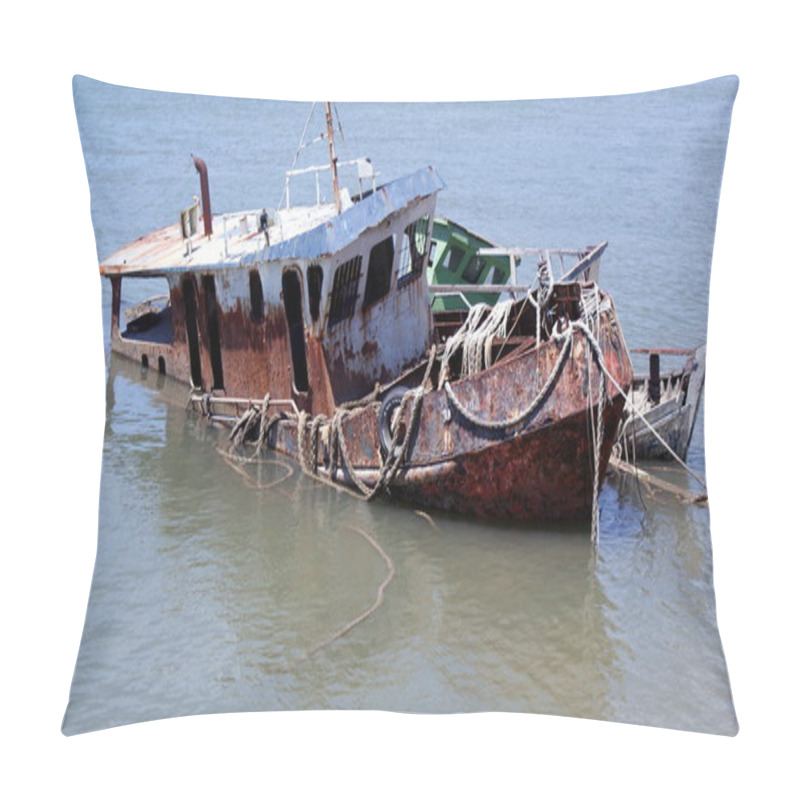 Personality  Ship Wreck Pillow Covers