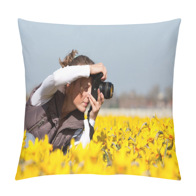 Personality  Girl Making Pictures Of Flowers Pillow Covers