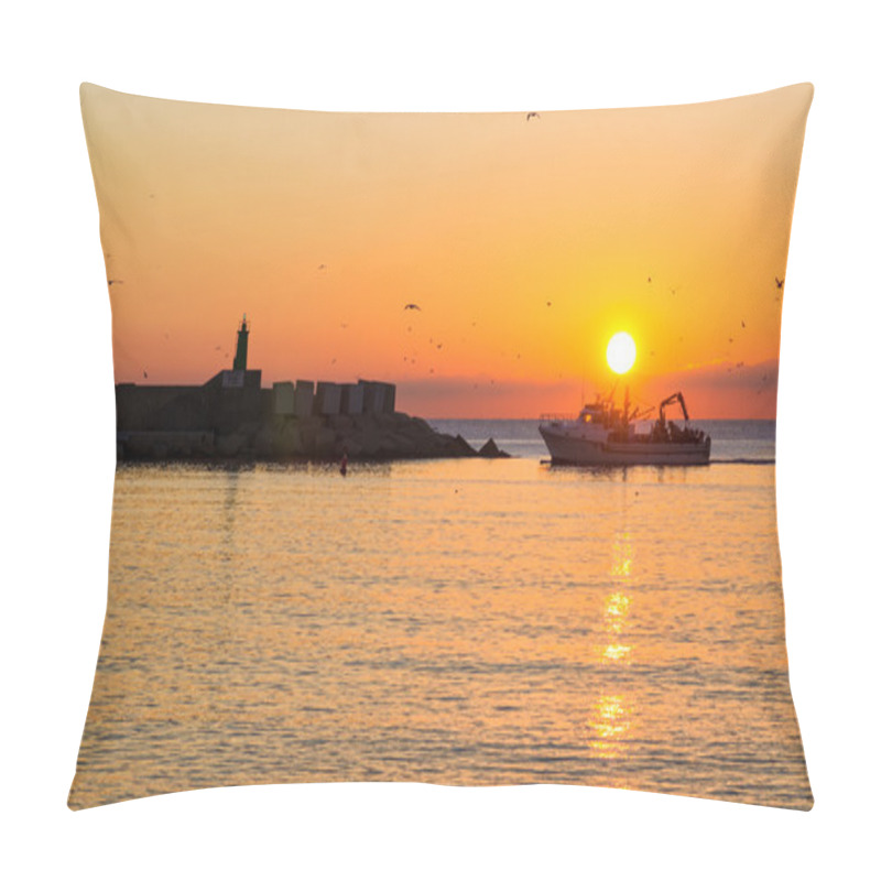 Personality  Fishing Boat Arriving Pillow Covers