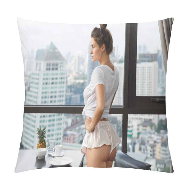 Personality  Sexy Woman With Beautiful Body In The Modern Apartment Pillow Covers