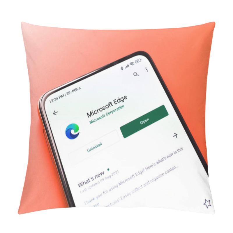 Personality  West Bangal, India - November 11, 2021 : Microsoft Edge Logo On Phone Screen Stock Image. Pillow Covers