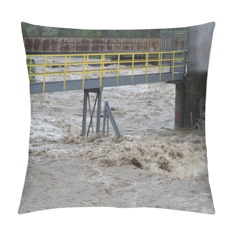 Personality  Flooding River Pillow Covers