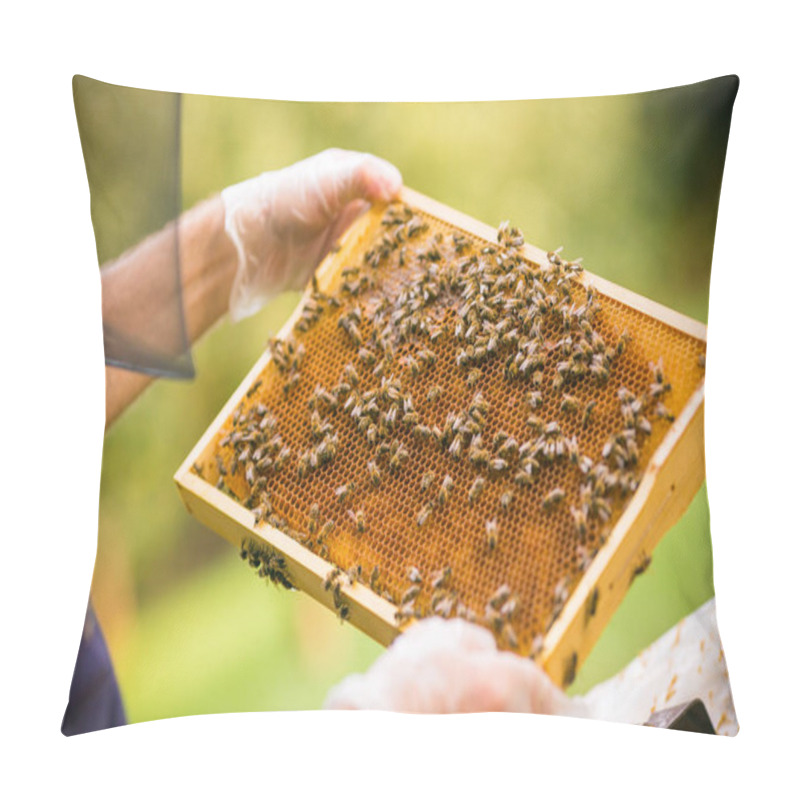 Personality  The Bees At Work Pillow Covers