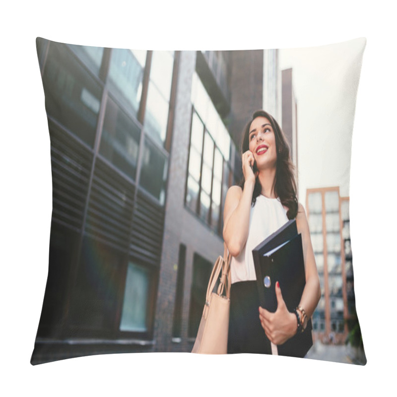 Personality  Beautiful Businesswoman Outdoor Pillow Covers