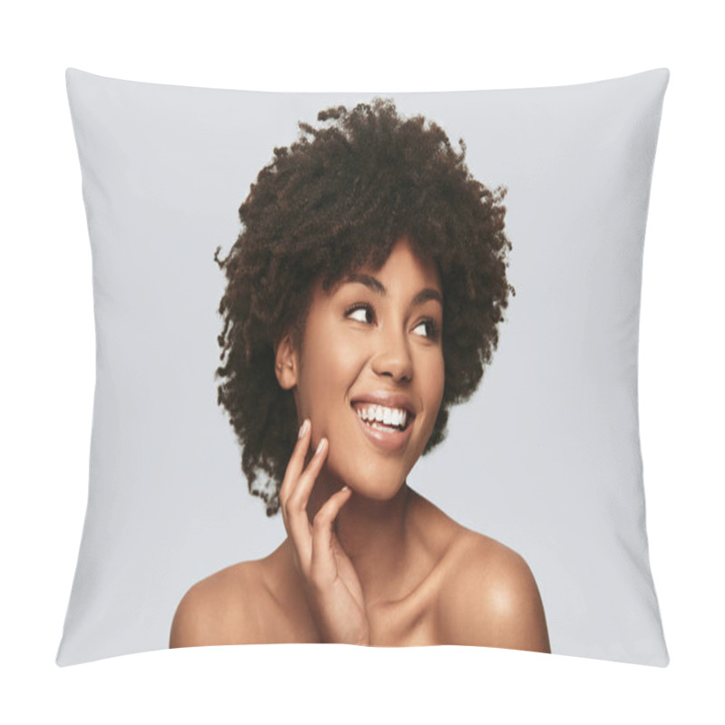 Personality  Happy Young African Woman Looking Away And Smiling While Standing Against Grey Background Pillow Covers