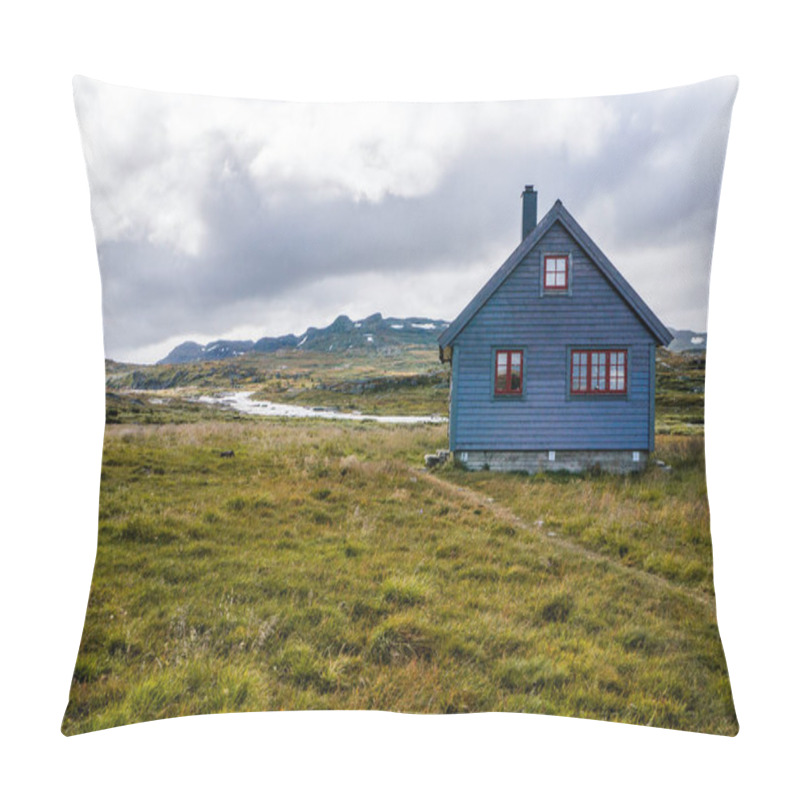 Personality  Little House On Meadow Pillow Covers