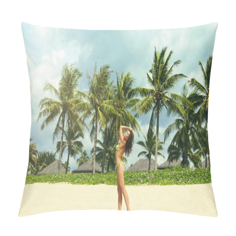 Personality  Beautiful Woman And Palm Trees On The Beach Pillow Covers