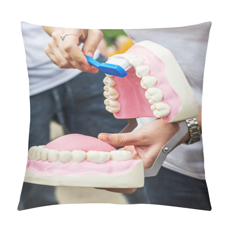 Personality  Woman Showing  How To Clean The Teeth Pillow Covers