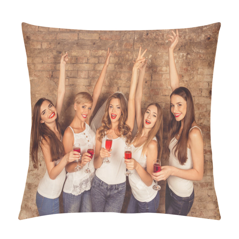 Personality  Beautiful Young Women Wearing Dress Code Celebrating Hen-party W Pillow Covers