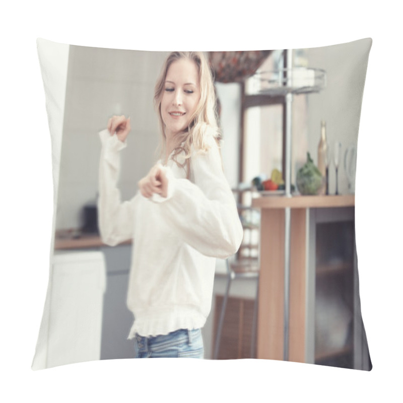 Personality  Dancing At The Kitchen Pillow Covers