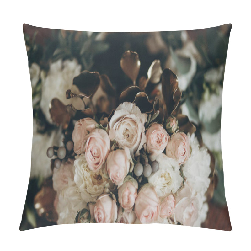 Personality  Bouquets With Roses And Golden Leaves Pillow Covers