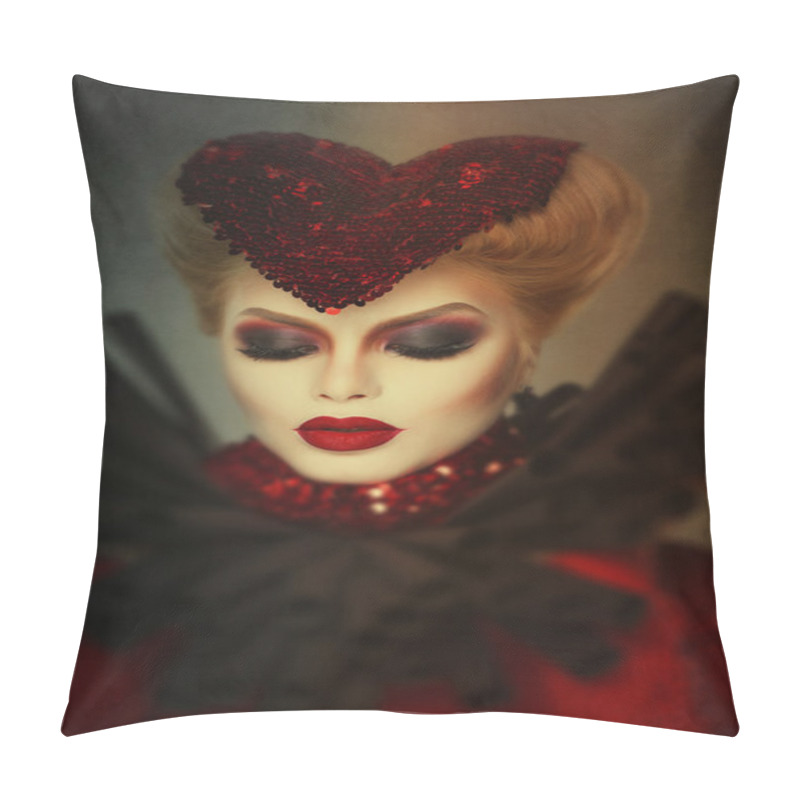 Personality  Queen Of Hearts. Valentines Day Pillow Covers