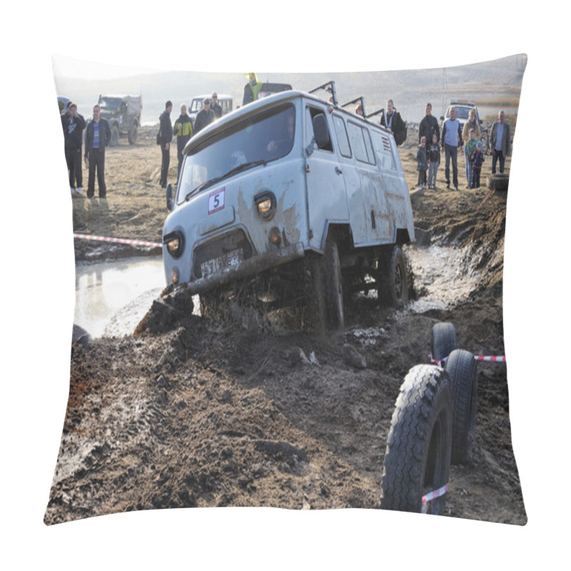 Personality  Off-road Car In Difficult Terrain Pillow Covers