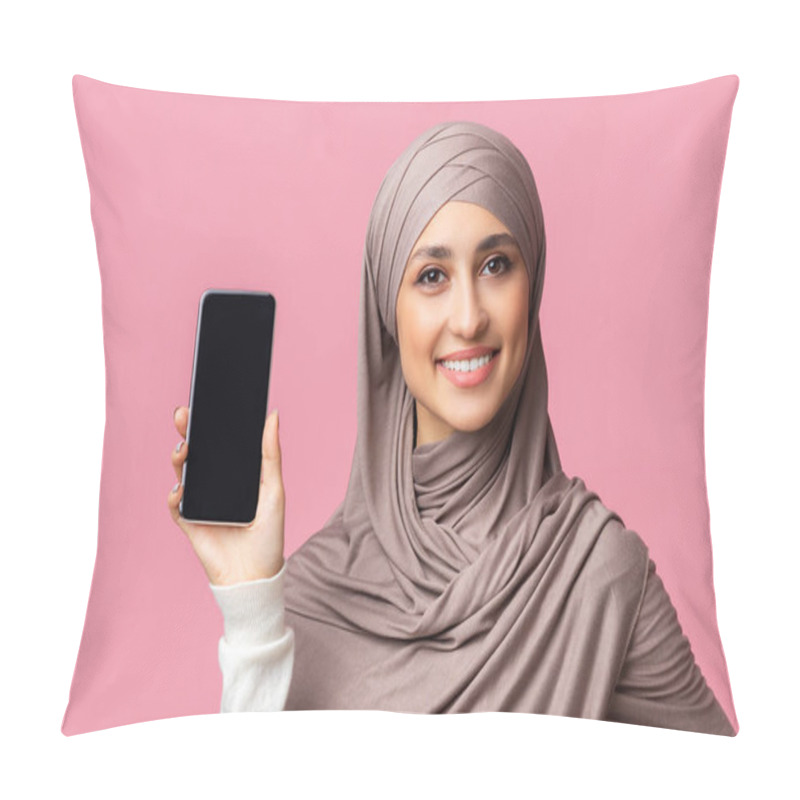 Personality  Smartphone With Black Screen In Hands Of Beautiful Arabian Woman Pillow Covers