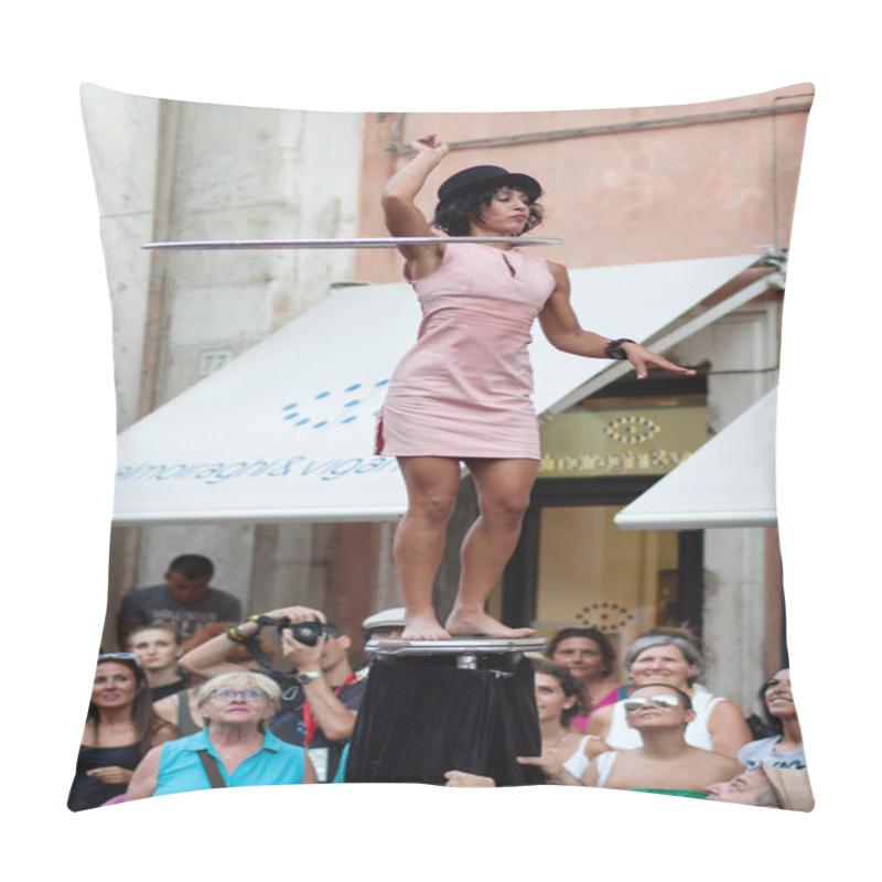 Personality  Busker Festival 2015 La Tanik Hula Hoop's Pillow Covers