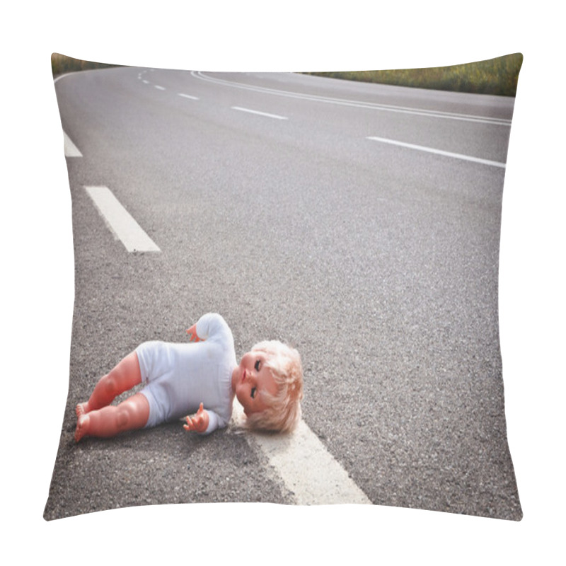 Personality  Doll Leave On A Highway Lane Pillow Covers