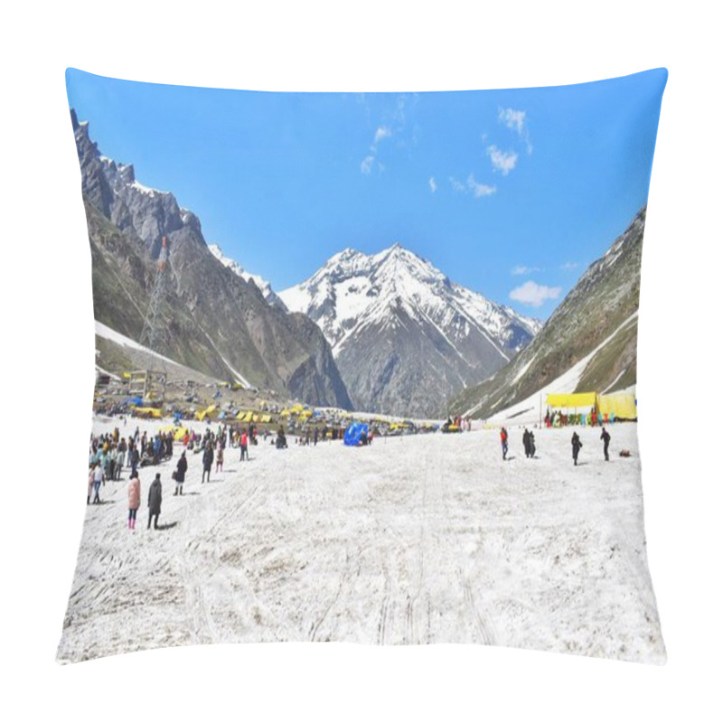 Personality  Zero-point, Which Lies Around 25 Kilometres From Sonamarg, Is Where Ladakh Officially Begins On The Road Connecting Srinagar With Leh.Tourist Witnesses Huge Rush And Enjoying On Snow On 19, May, 2023. Pillow Covers