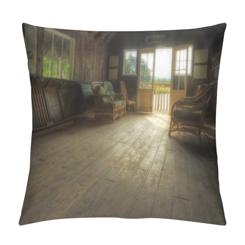 Personality  Nostalgic Retro Effect Summer Boat House With Glowing Sun Pillow Covers