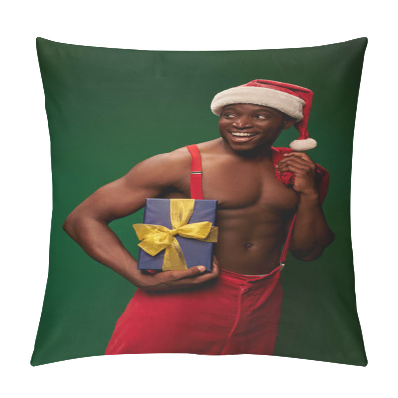 Personality  Cheerful Athletic African American Man In Santa Hat Holding Present And Christmas Bag On Green Pillow Covers