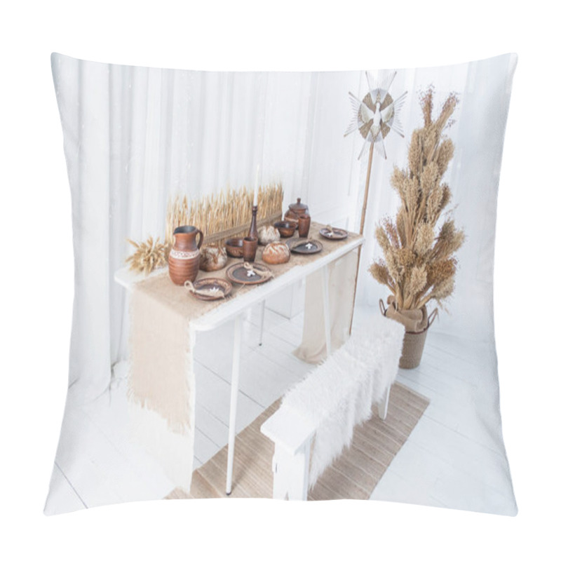 Personality  A Beautifully Arranged Christmas Table Features Gift Boxes And Festive Decor. The Warm Winter Scene Is Enhanced By A Stylish Christmas Tree And Elegant Table Settings For Memorable Holiday Gatherings. Pillow Covers