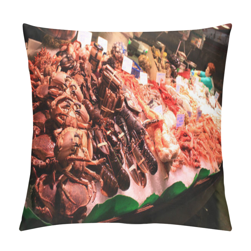 Personality  Crabs In The Boqueria Market In Barcelona Pillow Covers