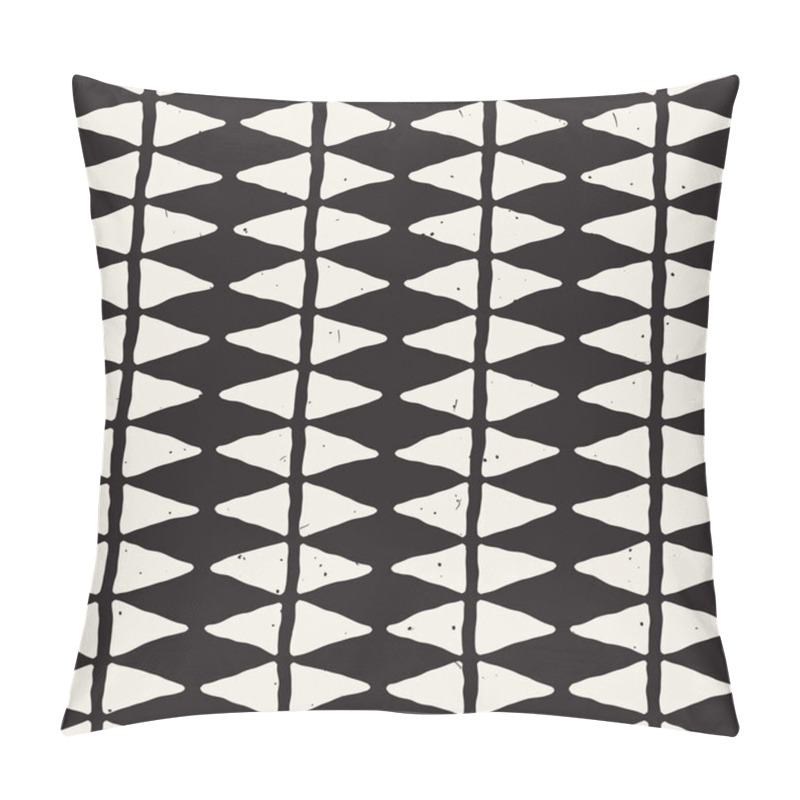 Personality  Hand Drawn Style Abstract Seamless Pattern In Black And White. Retro Grunge Freehand Jagged Lines Texture. Pillow Covers