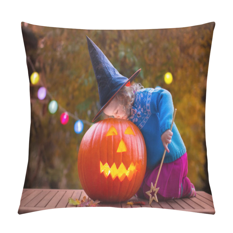 Personality  Kids Carving Pumpkin At Halloween Pillow Covers