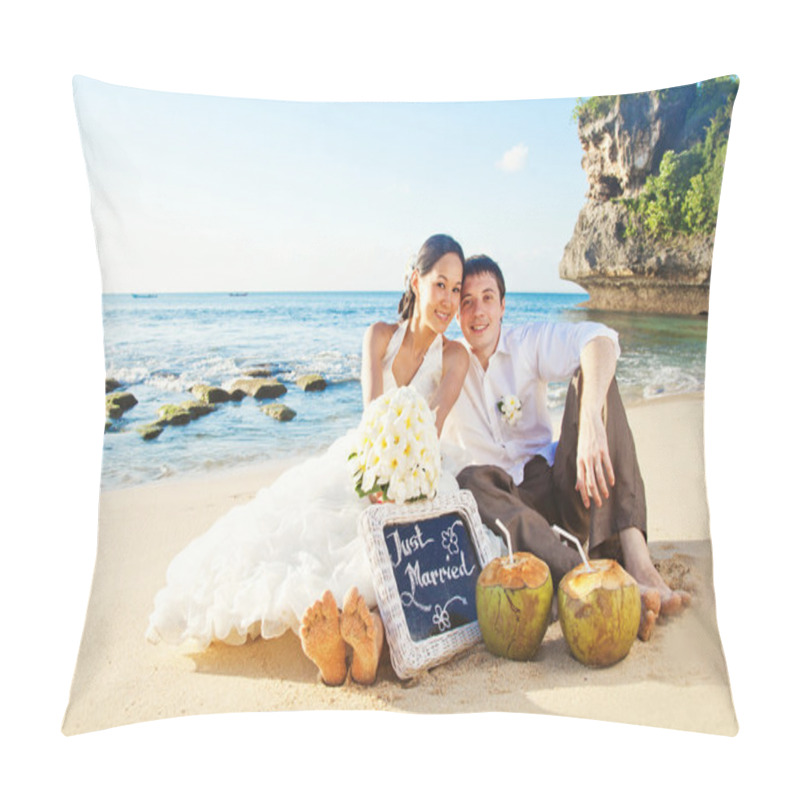 Personality  Wedding Portrait With Cocktails Pillow Covers