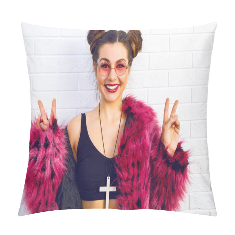 Personality  Young Woman Smiling And Having Fun Pillow Covers