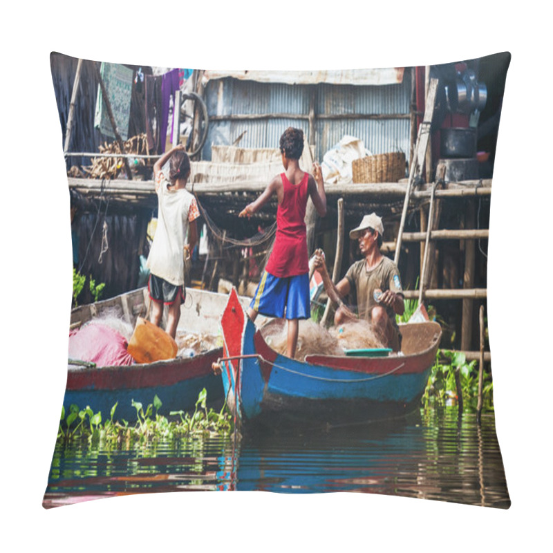 Personality  Fisherman With Their Children Prepare Tackle Pillow Covers