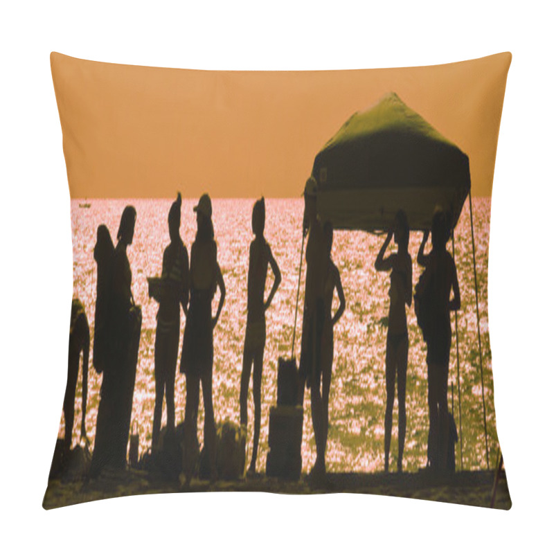 Personality  Friends On The Beach Pillow Covers