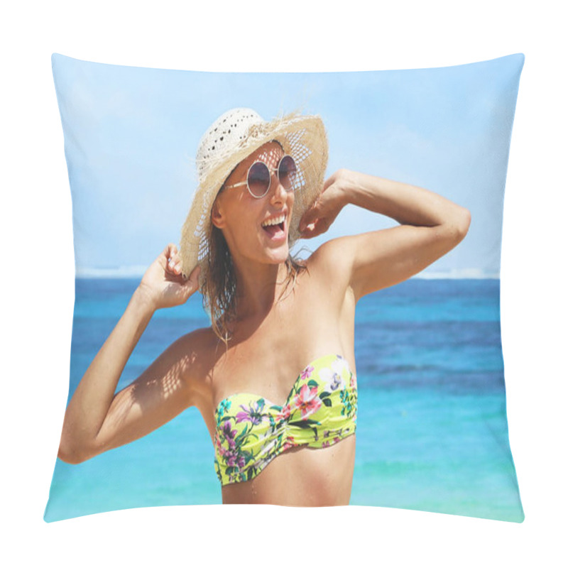 Personality  Happy Woman On The Beach Pillow Covers