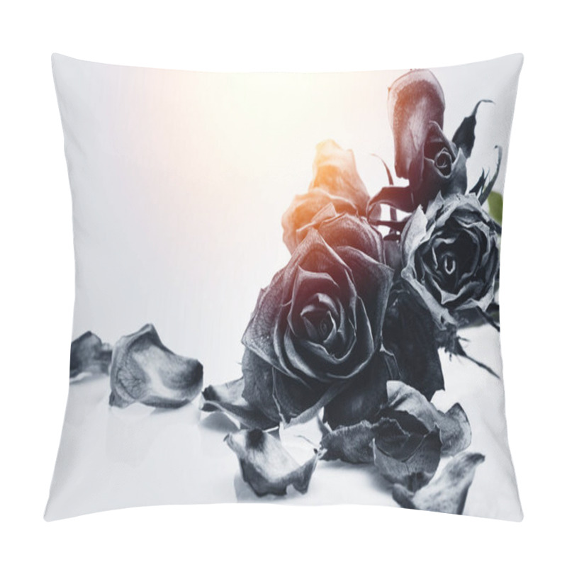 Personality  Close-up Of Wilted Black Roses Pillow Covers