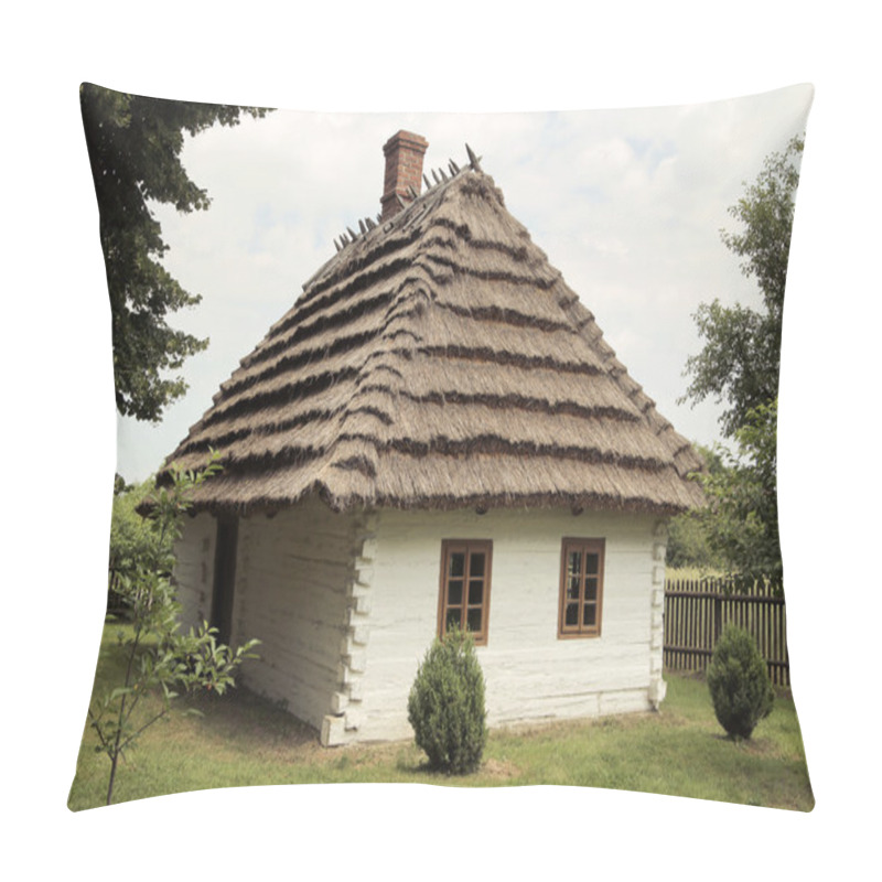 Personality  Great Shot Of Old Rustic House Pillow Covers