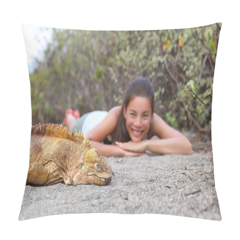 Personality  Tourist People Enjoying Wildlife And Nature Looking At Galapagos Land Iguana Pillow Covers