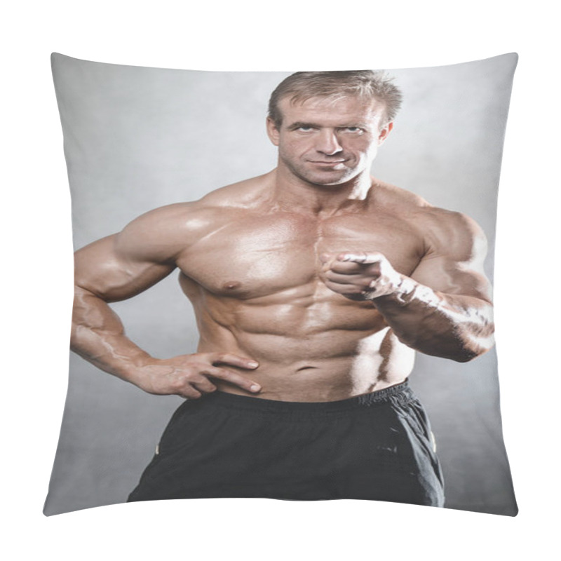 Personality  Brutal Strong Bodybuilder Old Man Posing In Studio Grey Backgrou Pillow Covers