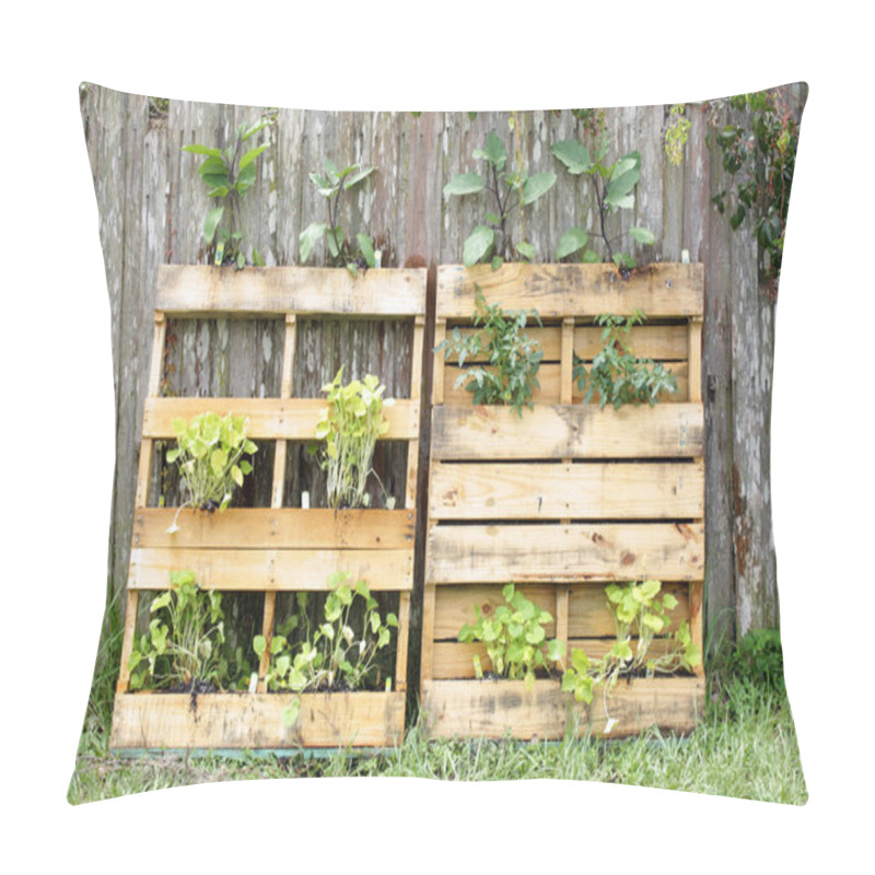 Personality  Pallet Vegetable Garden (1) Pillow Covers