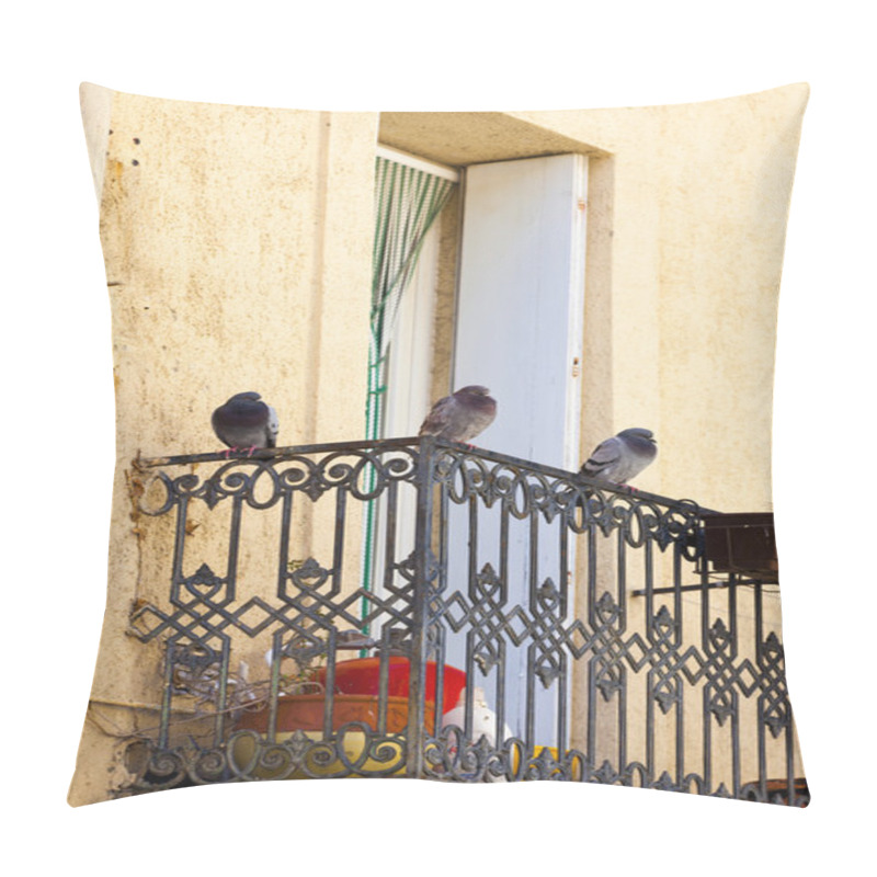 Personality  Pigeons On A Balcony Railing Pillow Covers