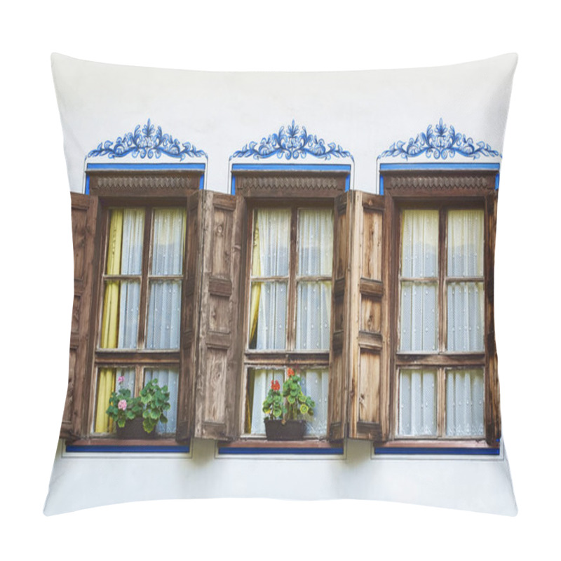 Personality  Windows Of An Old House Pillow Covers