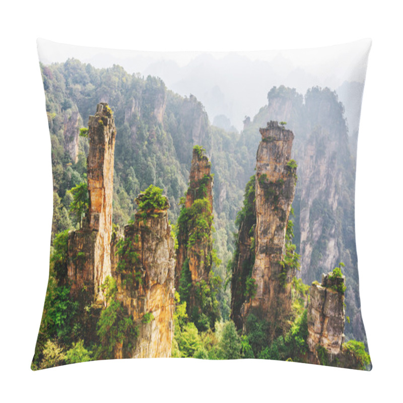 Personality  Scenic Natural Quartz Sandstone Pillars Of Fantastic Shapes Pillow Covers