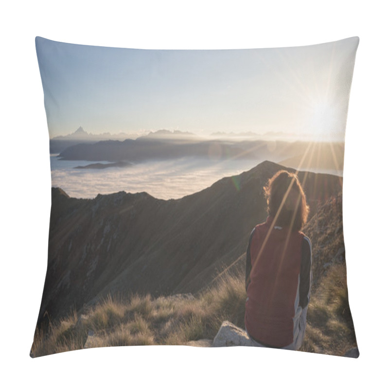 Personality  Woman Resting On The Mountain Top Pillow Covers