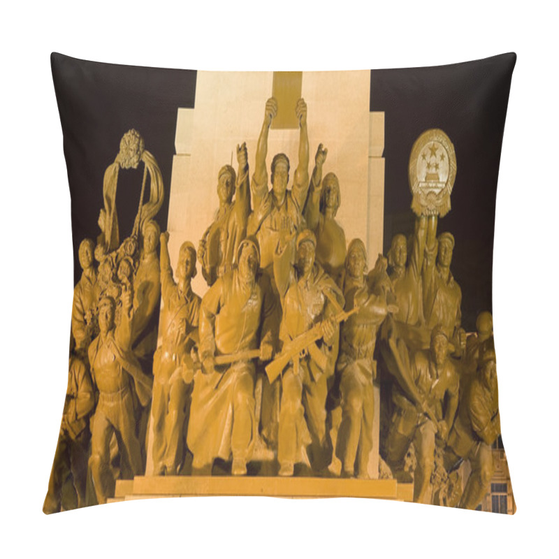 Personality  Mao Statue View of Heroes Zhongshan Square, Shenyang, China at N pillow covers