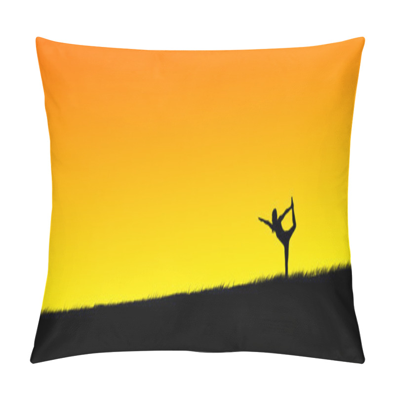 Personality  Silhouette Of A Beautiful Girl Practicing Yoga In The Sunset Pillow Covers