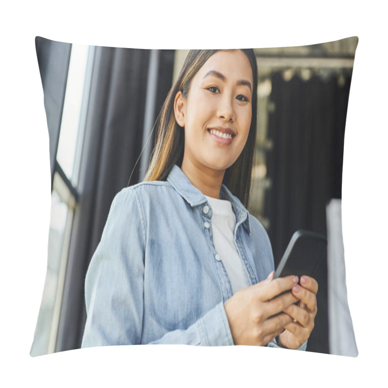 Personality  Youthful And Trendy Asian Businesswoman With Brunette Hair And Happy Smile Networking On Mobile Phone And Looking At Camera In Contemporary Office, Ambitious And Career Oriented Person Pillow Covers