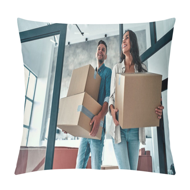 Personality  A Young Married Couple In The Living Room In The House Unpack Boxes With Things. Happy Husband And Wife Are Having Fun, Are Looking Forward To A New Home. Moving, Buying A House, Apartment Concept. Pillow Covers